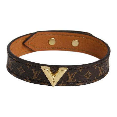 halsband lv|Products by Louis Vuitton: Essential V Bracelet.